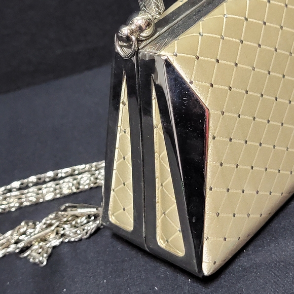 Beautiful And Elegant Vintage Evening Handbag With Metal Shoulder Strap - Picture 3 of 9